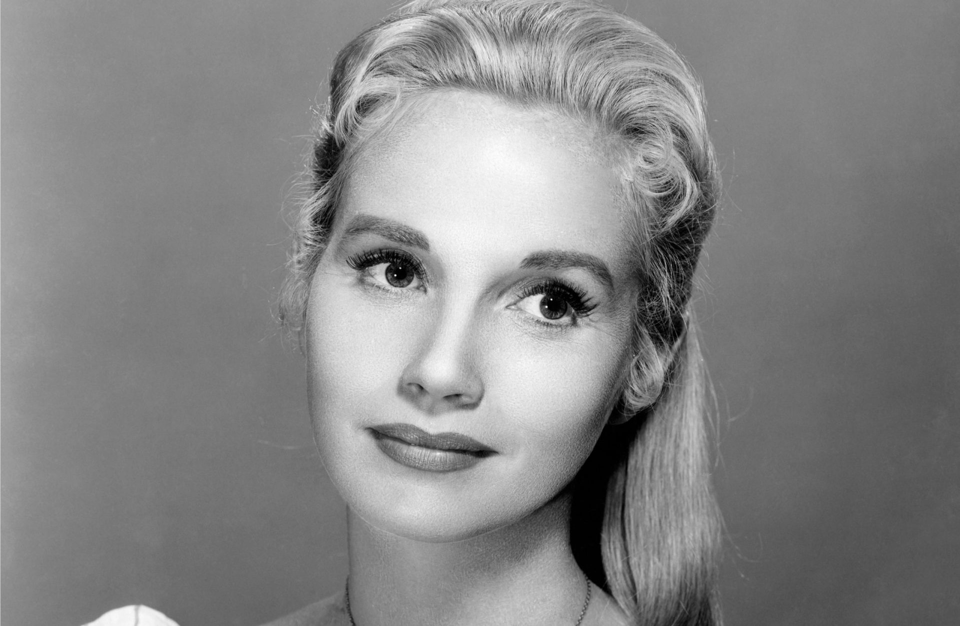 Eva Marie Saint Famous Body Size