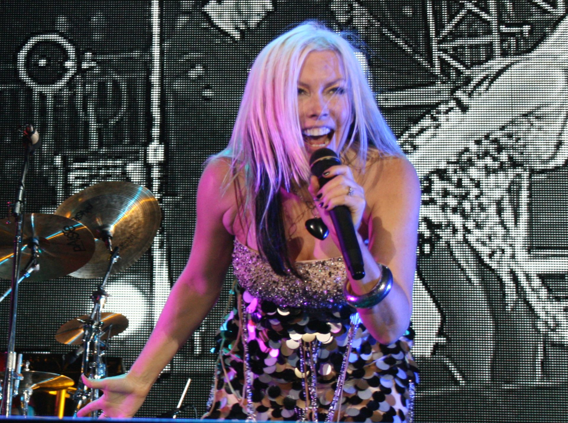 terri-nunn-height-age-body-measurements-wiki