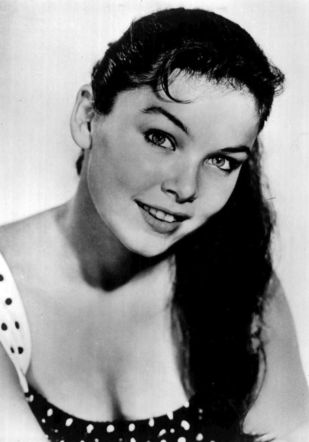 yvonne-craig-height-age-body-measurements-wiki